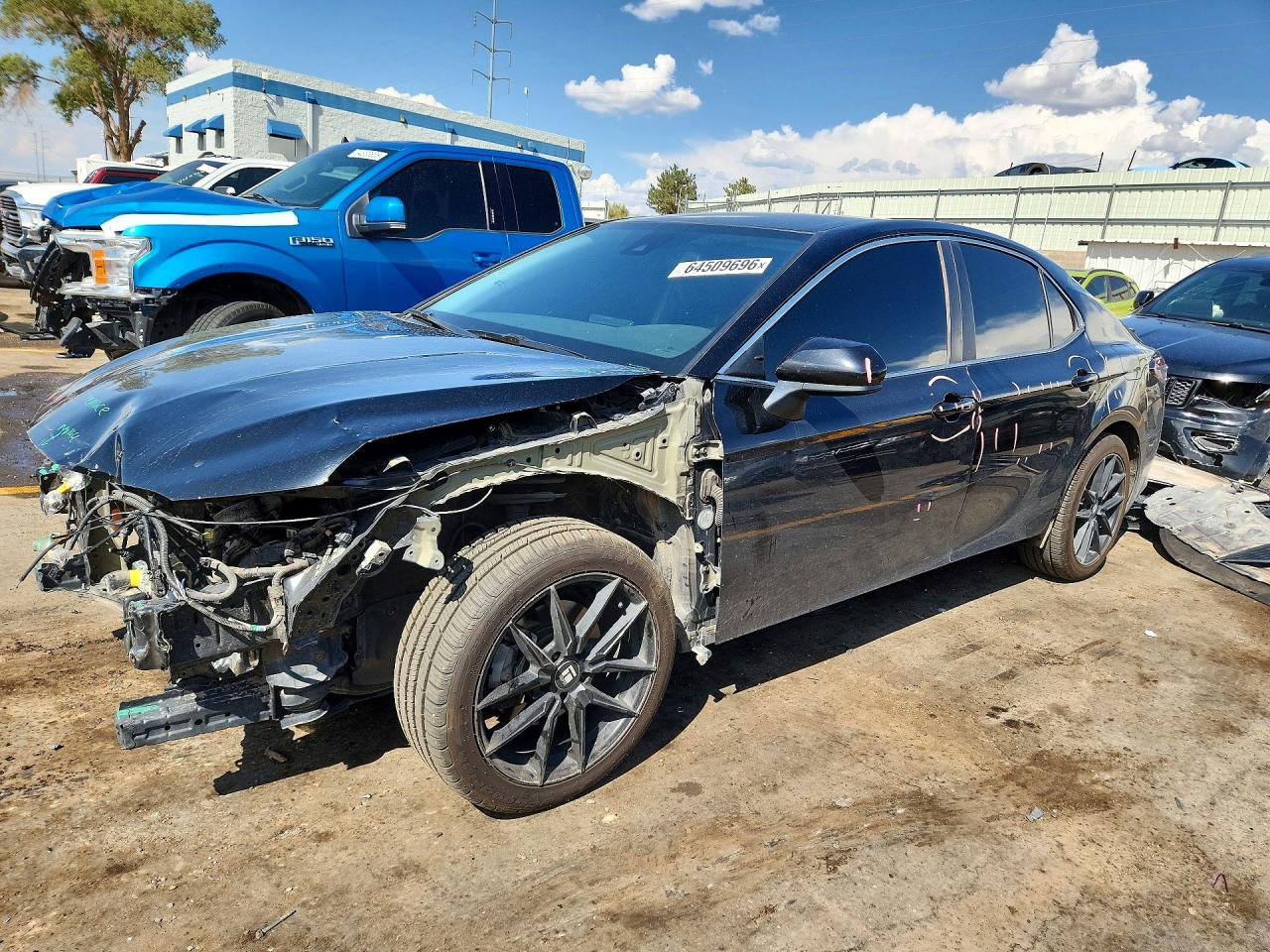 2021 TOYOTA CAMRY SE — Front 3/4