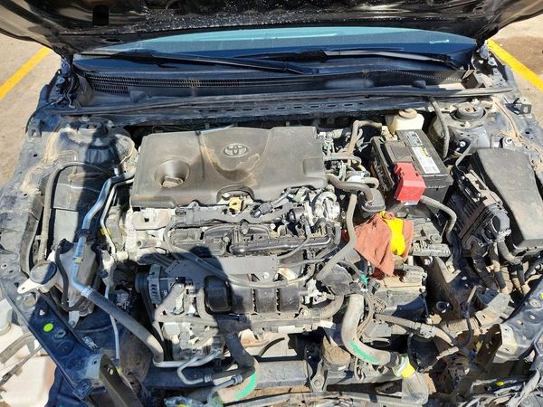 2021 TOYOTA CAMRY SE — Engine bay