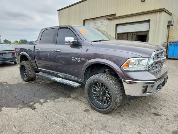 2018 RAM 1500 Laramie — Passenger 3/4