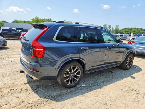 2019 VOLVO XC90 Momentum