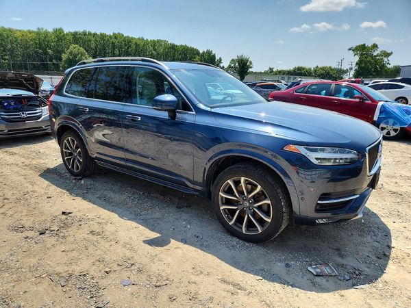 2019 VOLVO XC90 Momentum