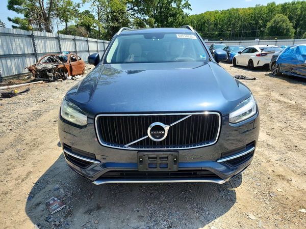 2019 VOLVO XC90 Momentum