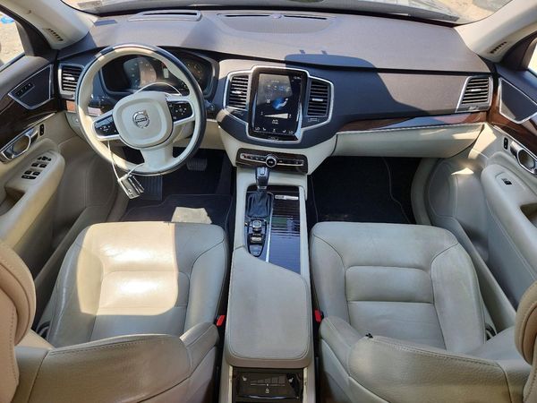 2019 VOLVO XC90 Momentum