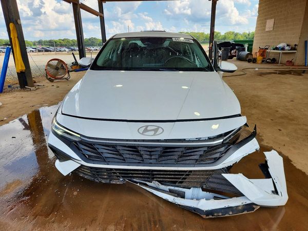 2024 HYUNDAI ELANTRA