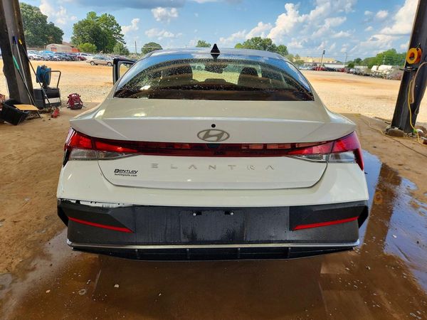 2024 HYUNDAI ELANTRA