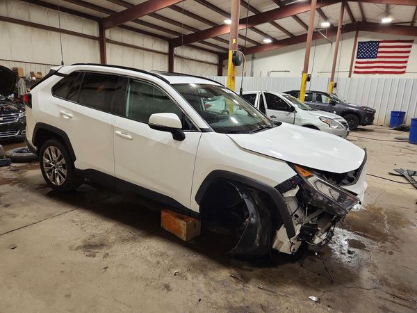2019 TOYOTA RAV4 XLE Premium
