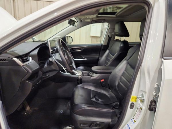 2019 TOYOTA RAV4 XLE Premium