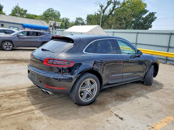 2016 PORSCHE MACAN