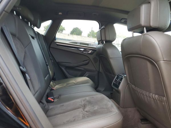 2016 PORSCHE MACAN