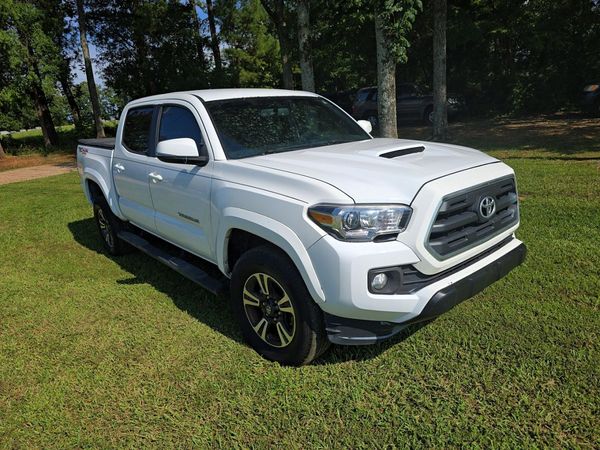 2017 TOYOTA TACOMA
