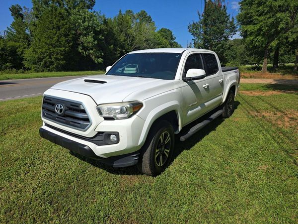 2017 TOYOTA TACOMA