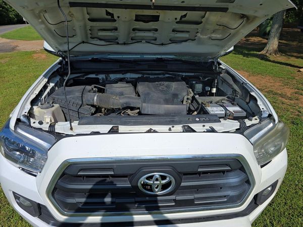 2017 TOYOTA TACOMA