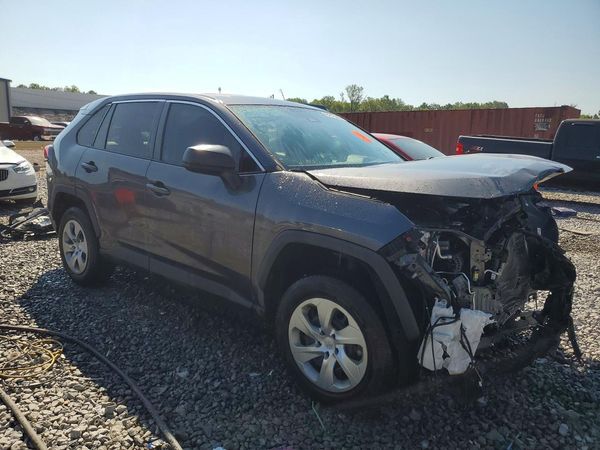 2022 TOYOTA RAV4 LE — Passenger 3/4