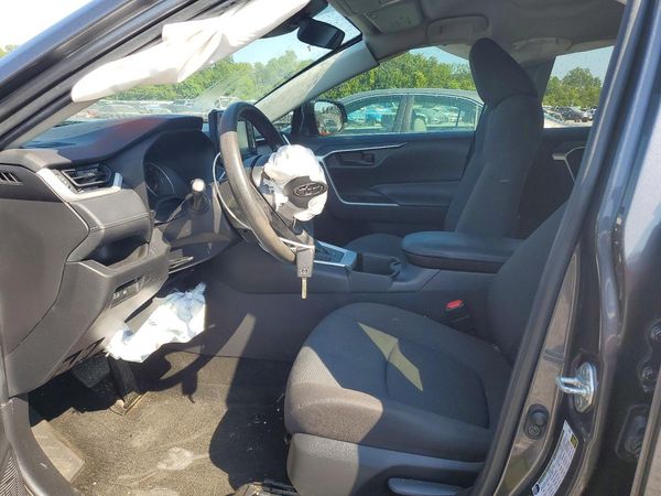 2022 TOYOTA RAV4 LE — DENT
