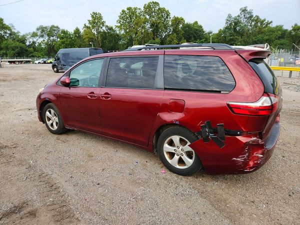 2017 TOYOTA SIENNA