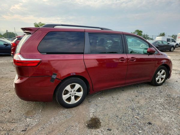 2017 TOYOTA SIENNA