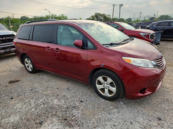 2017 TOYOTA SIENNA
