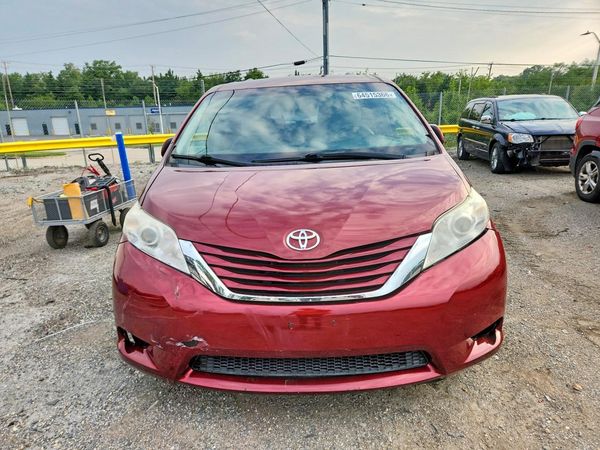 2017 TOYOTA SIENNA