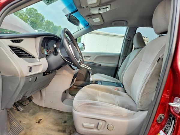 2017 TOYOTA SIENNA