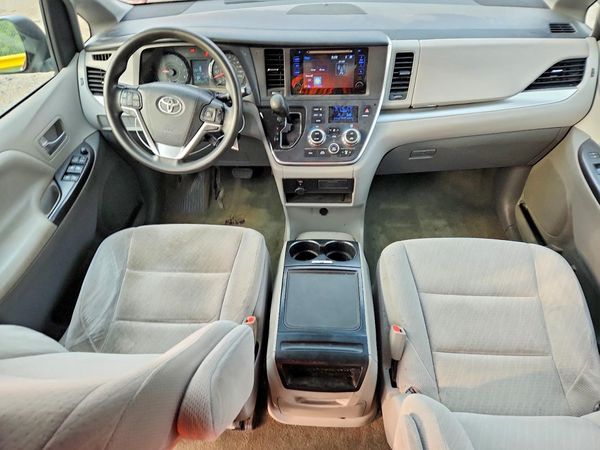 2017 TOYOTA SIENNA