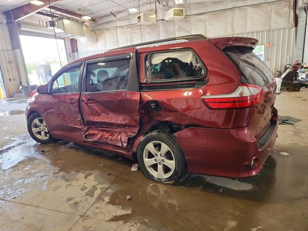 2016 TOYOTA SIENNA