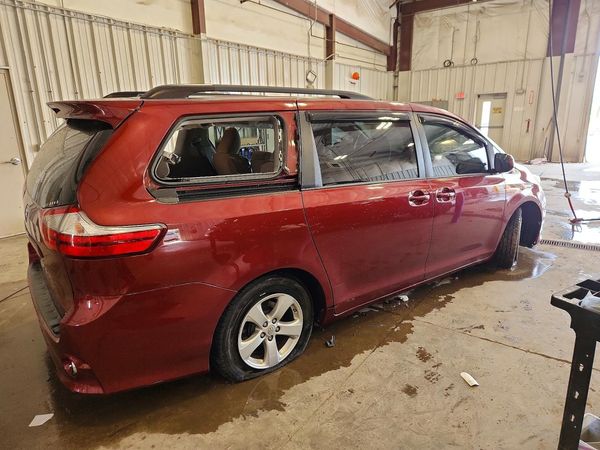 2016 TOYOTA SIENNA