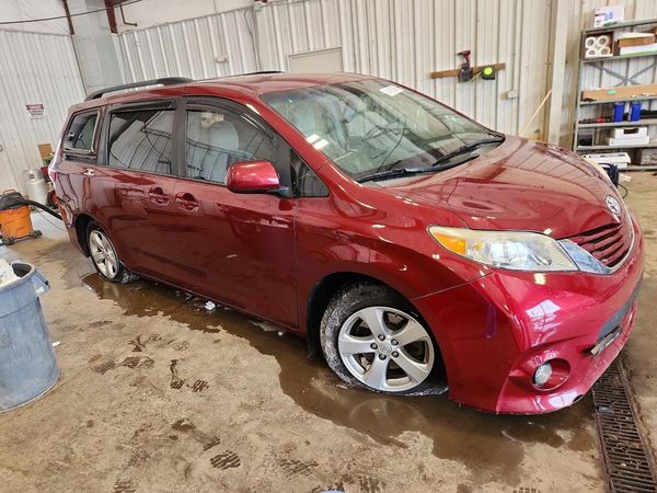 2016 TOYOTA SIENNA