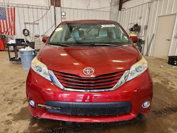 2016 TOYOTA SIENNA