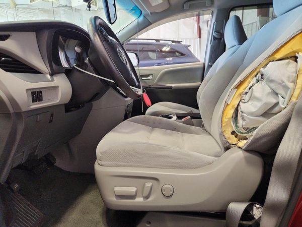 2016 TOYOTA SIENNA