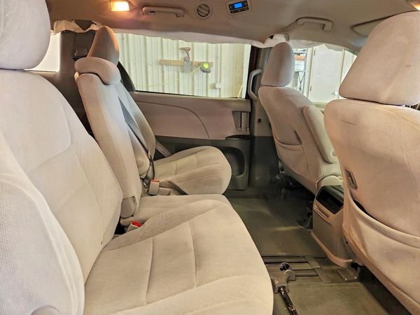 2016 TOYOTA SIENNA