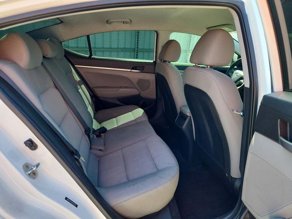 2017 HYUNDAI ELANTRA SE Base