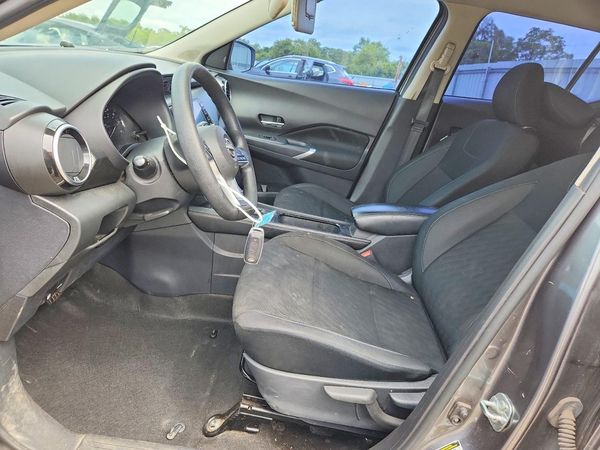2024 NISSAN KICKS