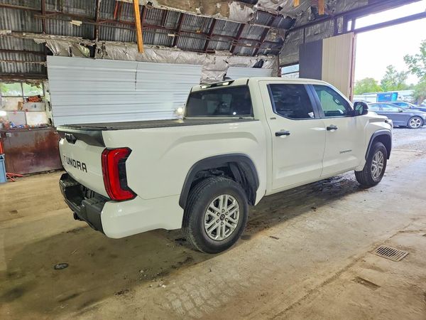 2024 TOYOTA TUNDRA SR5