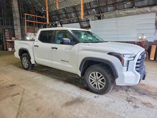 2024 TOYOTA TUNDRA SR5