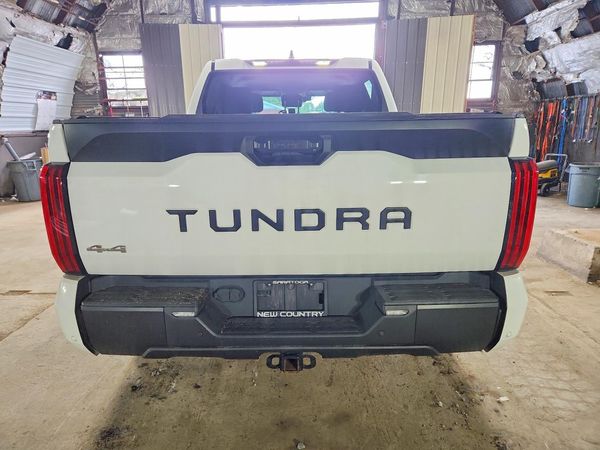 2024 TOYOTA TUNDRA SR5