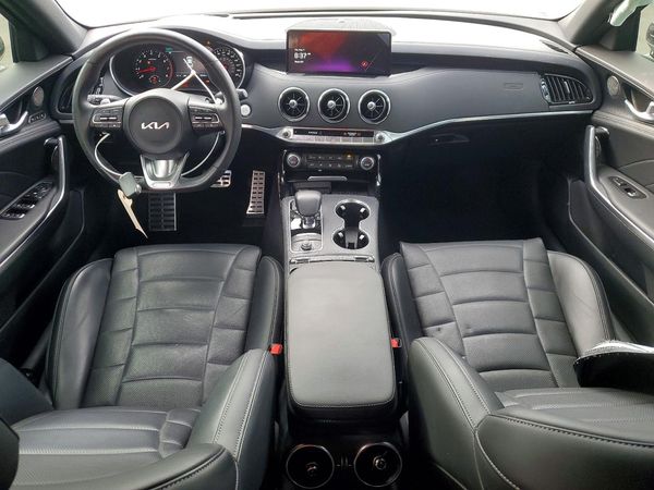 2022 KIA STINGER