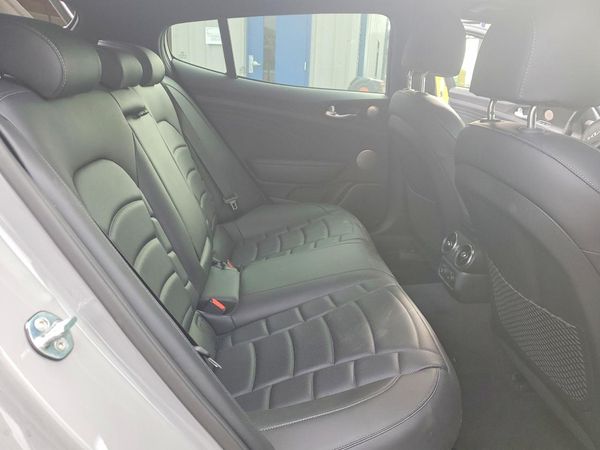 2022 KIA STINGER