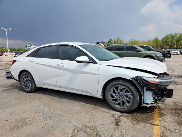 2024 HYUNDAI ELANTRA