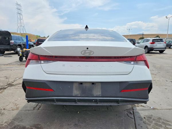 2024 HYUNDAI ELANTRA