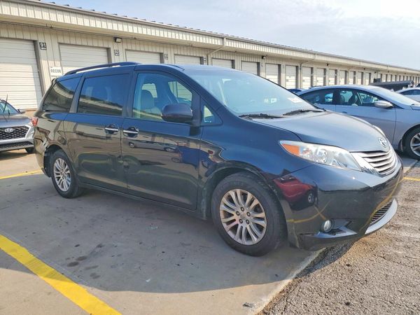 2015 TOYOTA SIENNA