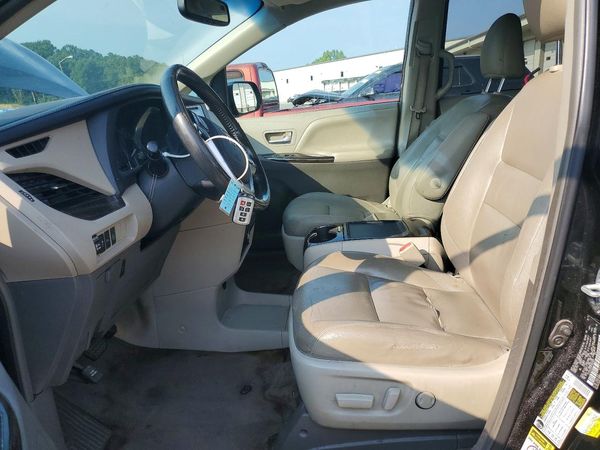 2015 TOYOTA SIENNA