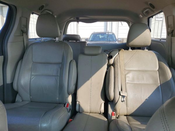 2015 TOYOTA SIENNA