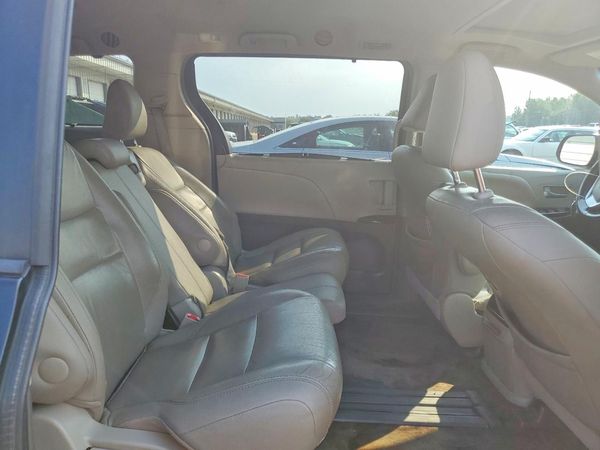 2015 TOYOTA SIENNA