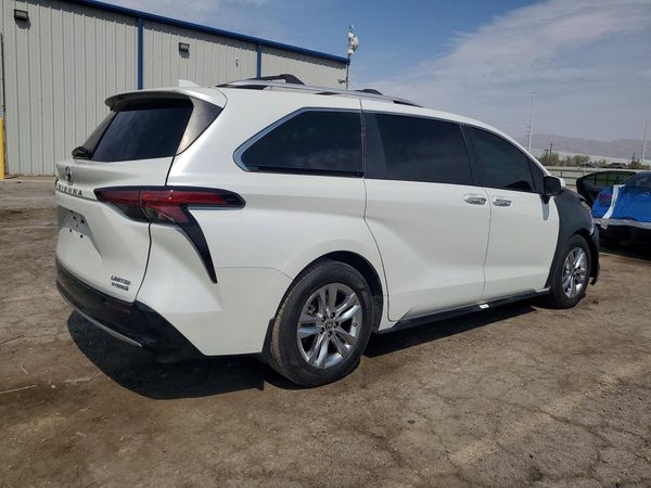 2022 TOYOTA SIENNA Limited
