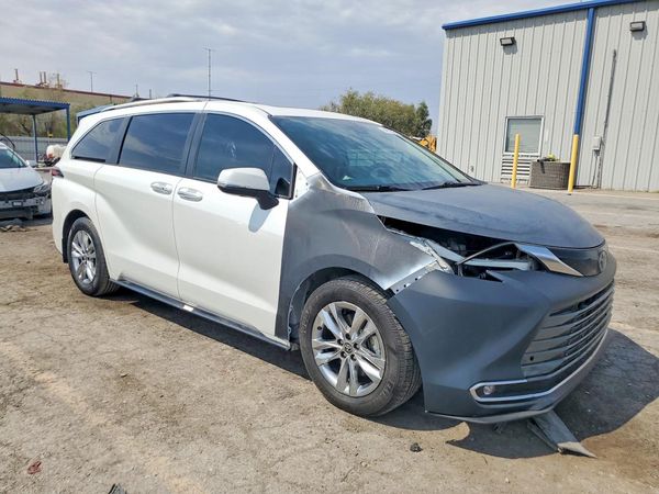 2022 TOYOTA SIENNA Limited