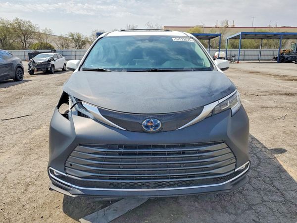 2022 TOYOTA SIENNA Limited