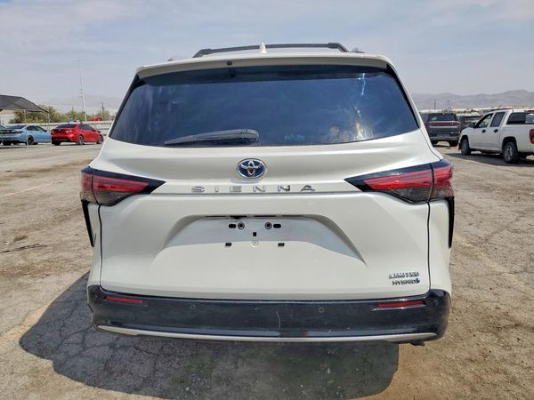 2022 TOYOTA SIENNA Limited