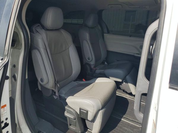 2022 TOYOTA SIENNA Limited