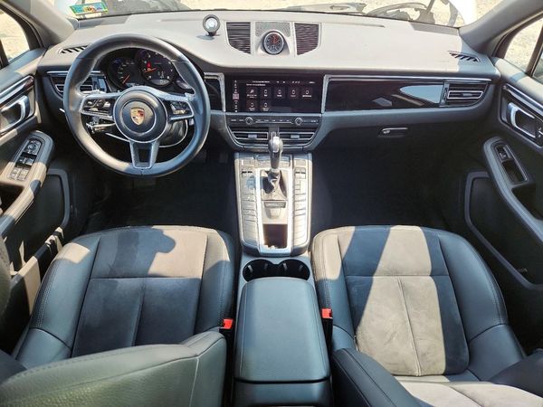2020 PORSCHE MACAN