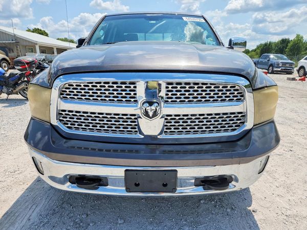 2014 RAM 1500 SLT CREW CAB 4X2